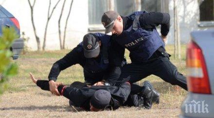 екшън северозапада агресивен тип нахлу патлак отвертка заведение