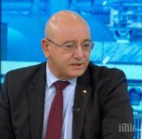 Емил Димитров няма да иска оставката на заместника си