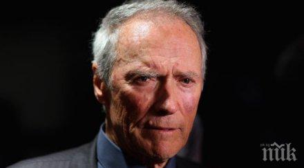 годишният клинт истууд поддържа бодър дух йога