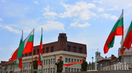 тържествено отбелязаха празника асеновград снимки