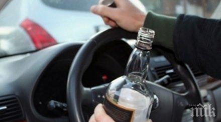 пиян отнесе възрастна жена тротоара