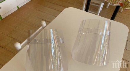 депутатът герб стефан апостолов дари предпазни шлемове работещите детските градини симитли