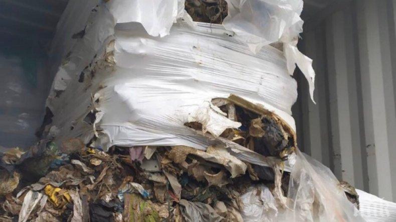 Откриха голямо количество заровен боклук с неясен произход