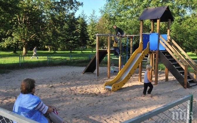 Агресия на детска площадка: Баща наби 10-годишно момче, закачало дъщеря му