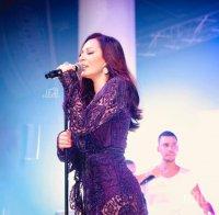 ЧЕСТИТО: Цеца Величкович черпи за внуче (СНИМКА)