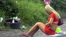 Жрица на любовта остана без надница, след като я спипаха с клиент