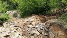 Разбиха незаконна кариера за добив на градешки камък