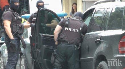 спецакцията добрич градът блокиран две кпп проверяват черни автомобили