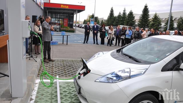 Монтират 31 зарядни станции в синята зона на Варна