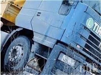 Тежка катастрофа край Павликени, шофьор на камион загина на място 