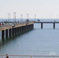 ТРАГЕДИЯ! Тийнейджър изчезна след скок от Моста в Бургас