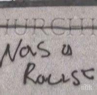 Вандали надраскаха паметника на Уинстън Чърчил в Лондон