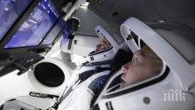 Американските астронавти, които пристигнаха на МКС с кораба "Крю Дракон", се подготвят за излизане в открития Космос