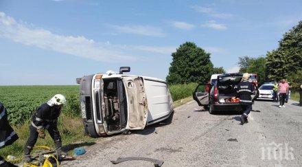 смачкани ламарини верижна катастрофа пътя велико търново русе жена болница снимки
