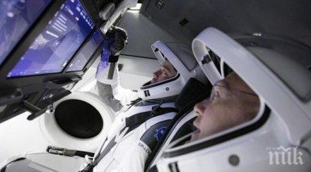 американските астронавти пристигнаха мкс кораба крю дракон подготвят излизане открития космос