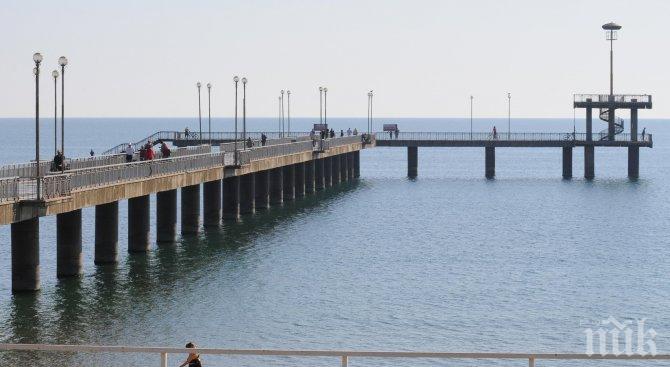 ТРАГЕДИЯ! Тийнейджър изчезна след скок от Моста в Бургас