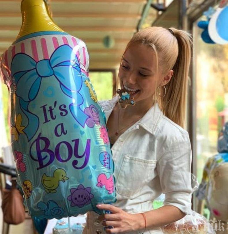 8 МЕСЕЦА СЛЕД РАЖДАНЕТО: Жената на Тото най-после показа сина им (СНИМКА)