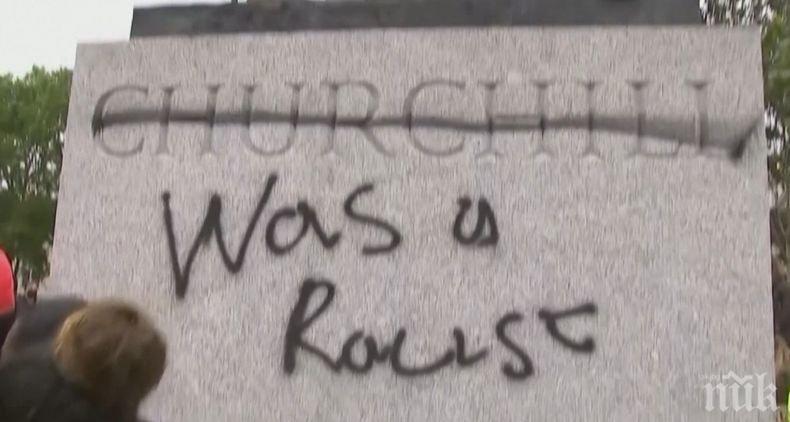 Вандали надраскаха паметника на Уинстън Чърчил в Лондон