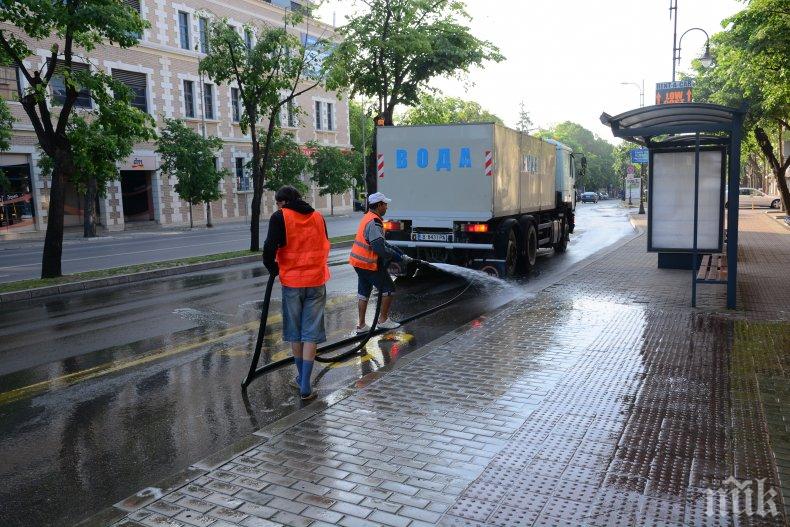 ОТ УТРЕ: Мият улици, платена зона няма да има, софиянци трябва да преместят колите си