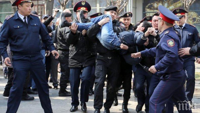 Десетки протестиращи арестувани на антиправителствени митинги в Казахстан