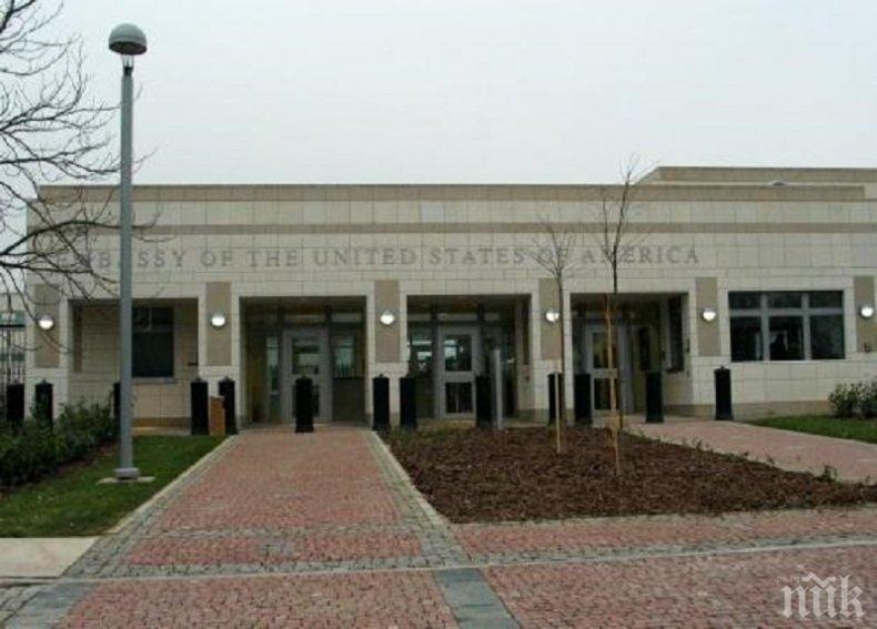 Граждани излязоха в подкрепа на Тръмп пред американското посолство в София