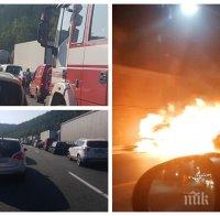 Избухнала в пламъци кола затвори тунел 