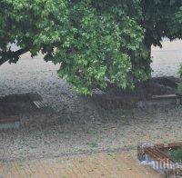 Гръмотевична буря с едра градушка удари Ловеч (СНИМКИ)