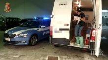 Полицаи в Италия спасиха 49 нелегални кутрета в микробус (ВИДЕО)