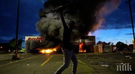 великобритания демонтират паметници търговци роби