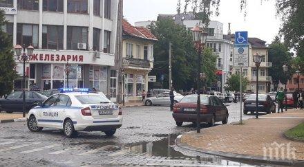 надрусан козирката самоковец блъсна два служителка синя зона жената бори живота