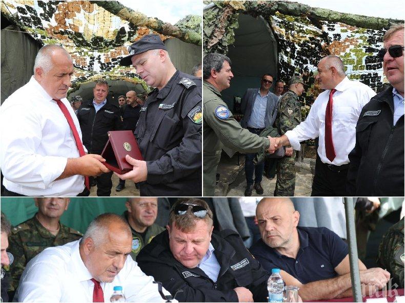 ПЪРВО В ПИК TV! Борисов неуморен - премиерът гледа стрелбите на военния флот край нос Емине (ВИДЕО)