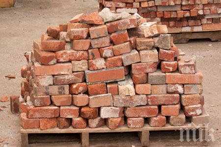 Бой с тухли за ЧРД в Долна Митрополия