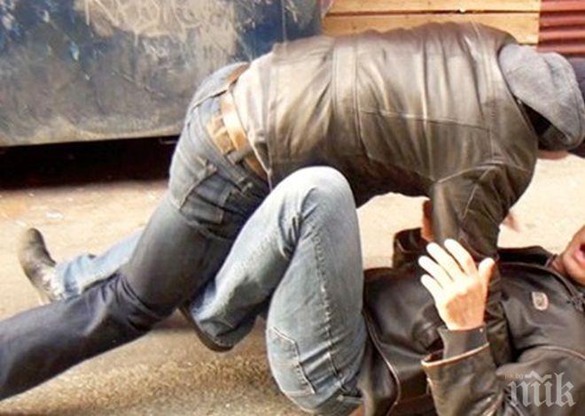 Бабаити се млатиха пред селска кръчма след полунощ, един си изпати лошо