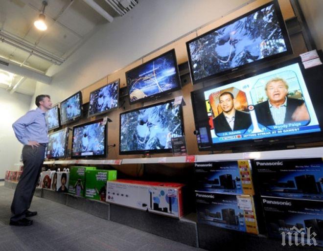 Търговията с рязък спад с през април, купуваме повече само техника