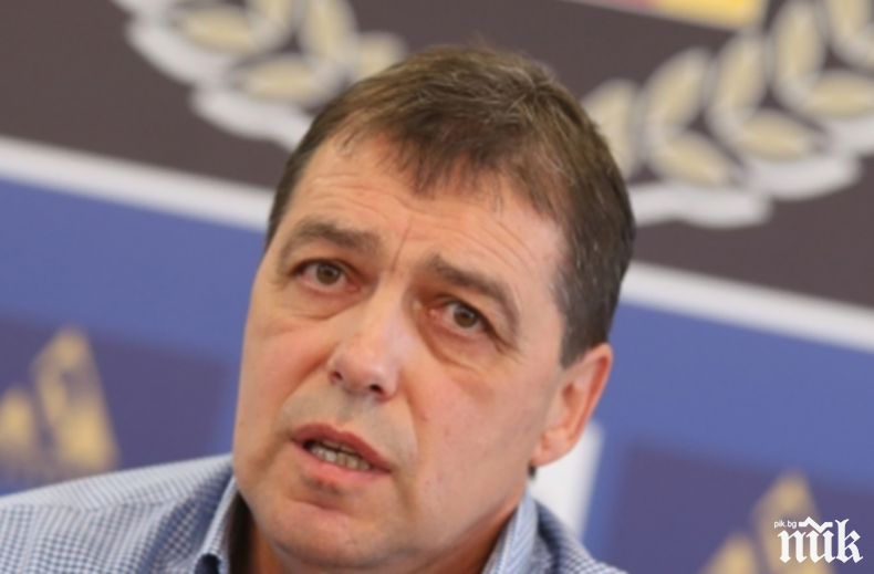 Треньорът на сините Хубчев: Нека мислим за...