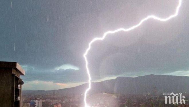 Градушки и бури помляха реколтата