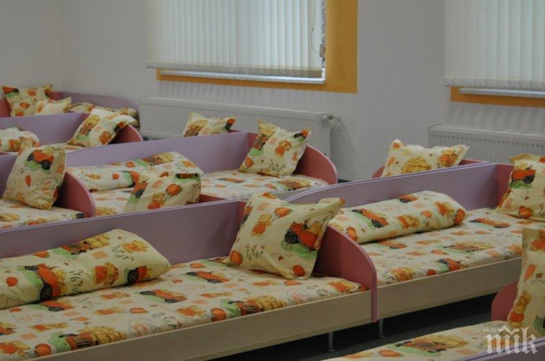 Скандал в детските градини в Пловдив - принуждават родители да си гледат децата вкъщи