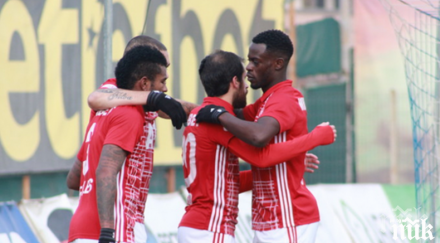 играч изключително близо изхода армията