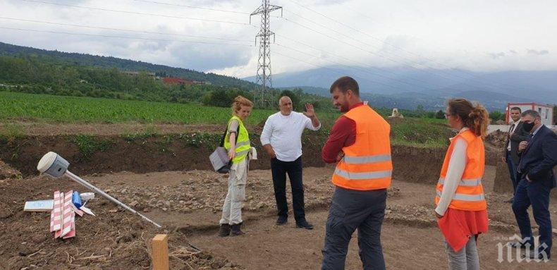 ИЗВЪНРЕДНО В ПИК: Премиерът Борисов провери как върви разширяването на Околовръстното на София (СНИМКИ)