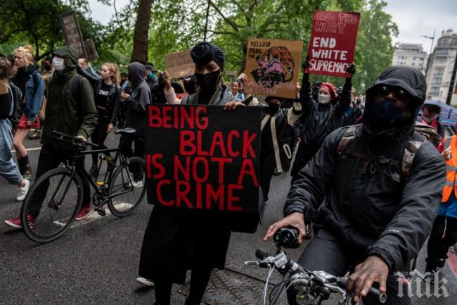 Крайно десни и полиция се сблъскаха в Лондон (ВИДЕО)