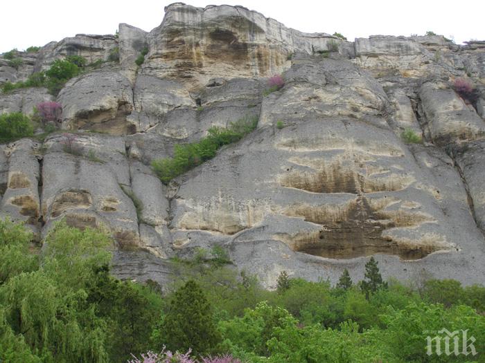 Порой блокира туристи в резерват Мадара