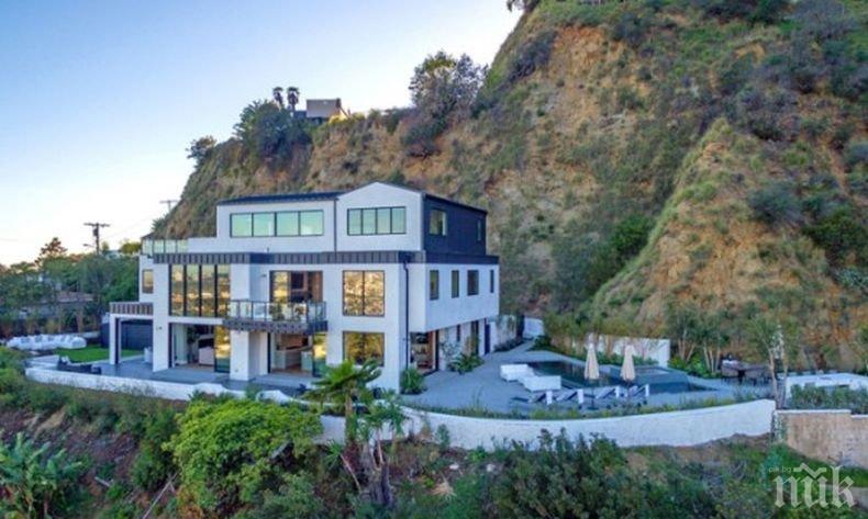 Деми Ловато се отърва от прокълната къща