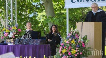 първо пик херо мустафа пази covid дизайнерска българо американска маска снимка