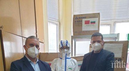 илиан тодоров раздаде дарените китай предпазни маски полицията жителите квартал самоков
