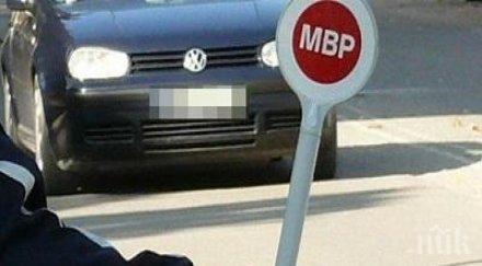 тийнейджър без книжка избяга полицейска проверка гробище