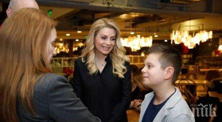 синът венета райкова пълен отличник майка почерпи шестиците снимка