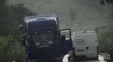 порой потопи републикански път ценовско десетки коли камиони водния капан снимки