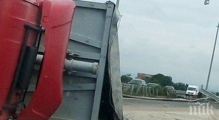 последните минути тир обърна северната тангента снимки