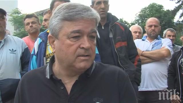 Служители на дърводобивни фирми протестират срещу директор на горско стопанство