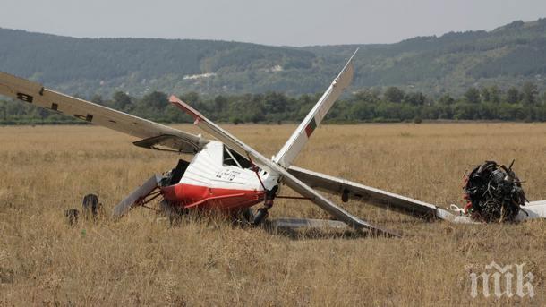 Малък самолет падна върху хипермаркет в Одеса, един загина